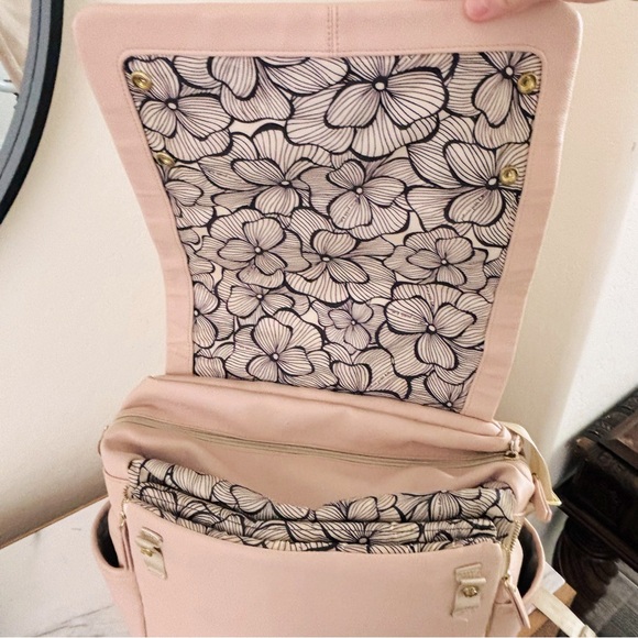 Petunia Pickle Bottom‎ BBML-596-00 Boxy Backpack, Blush Leatherette - Picture 7 of 13